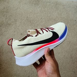 NIKE Zoom FLY Flyknit
